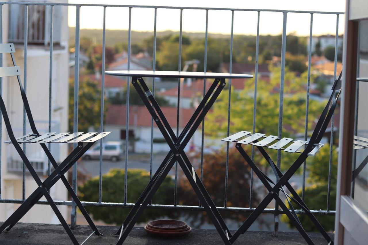 Bellejoie - Appartement T3 - Parking gratuit - Wifi Poitiers Buitenkant foto